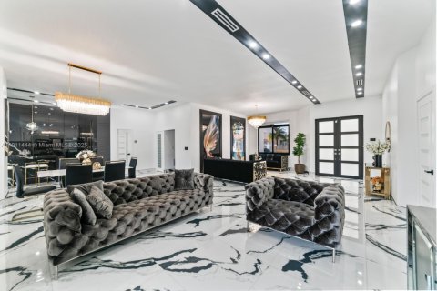 Casa en venta en Miami, Florida, 4 dormitorios, 234.86 m2 № 1967516 - foto 5