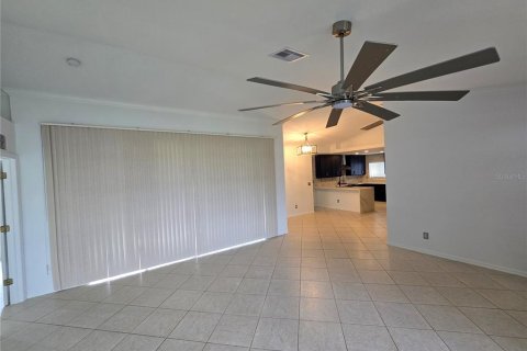 Casa en venta en Cape Coral, Florida, 3 dormitorios, 157.19 m2 № 2258282 - foto 16