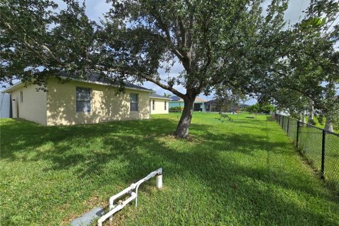 Casa en venta en Cape Coral, Florida, 3 dormitorios, 157.19 m2 № 2258282 - foto 23
