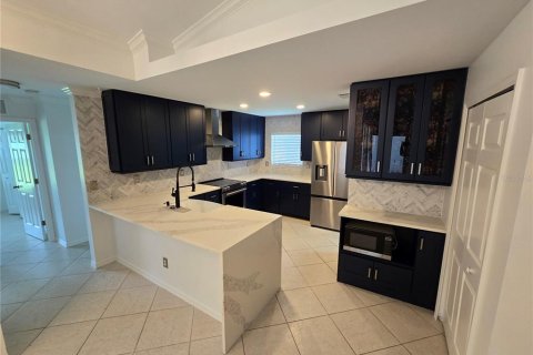 Casa en venta en Cape Coral, Florida, 3 dormitorios, 157.19 m2 № 2258282 - foto 2