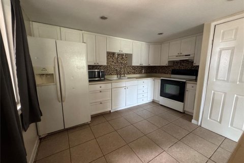 Condo in Ocala, Florida, 2 bedrooms  № 1909602 - photo 11