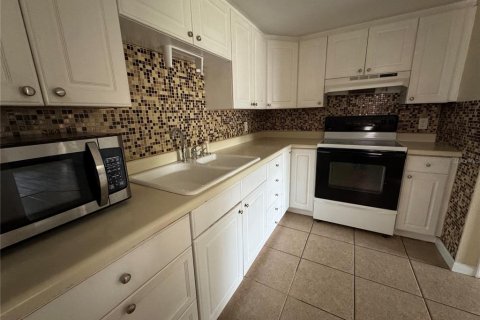 Condo in Ocala, Florida, 2 bedrooms  № 1909602 - photo 10