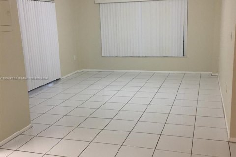 Condominio en venta en Lauderhill, Florida, 2 dormitorios, 94.39 m2 № 1871371 - foto 14