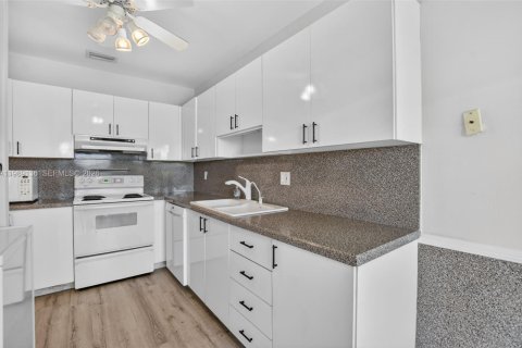 Copropriété à vendre à Boca Raton, Floride: 2 chambres, 123.75 m2 № 2069715 - photo 9