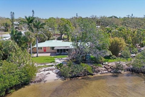 House in Palmetto, Florida 3 bedrooms, 223.99 sq.m. № 1572907 - photo 3