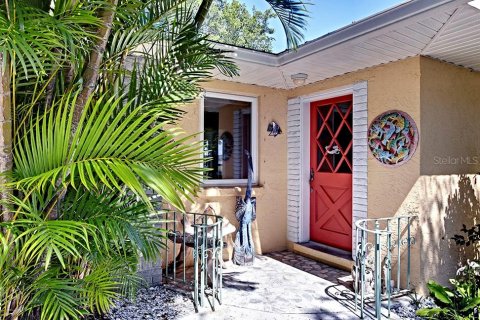 House in Palmetto, Florida 3 bedrooms, 223.99 sq.m. № 1572907 - photo 2