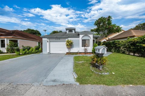 House in North Lauderdale, Florida 3 bedrooms, 126.16 sq.m. № 1802477 - photo 23