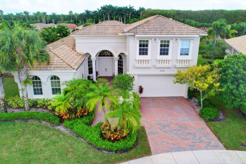 House in Wellington, Florida 4 bedrooms, 305.46 sq.m. № 851710 - photo 1