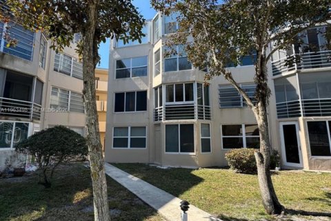 Copropriété à vendre à Miami, Floride: 1 chambre, 83.43 m2 № 2025813 - photo 11
