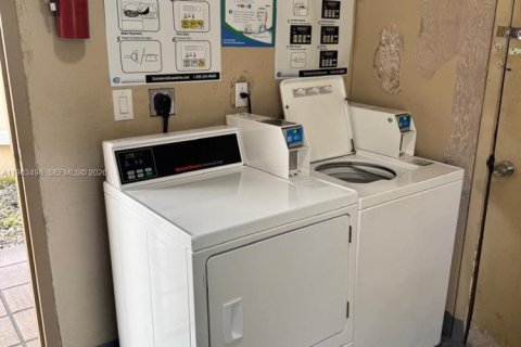 Copropriété à vendre à Miami, Floride: 1 chambre, 83.43 m2 № 2025813 - photo 10