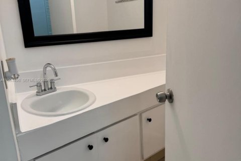 Copropriété à vendre à Miami, Floride: 1 chambre, 83.43 m2 № 2025813 - photo 13
