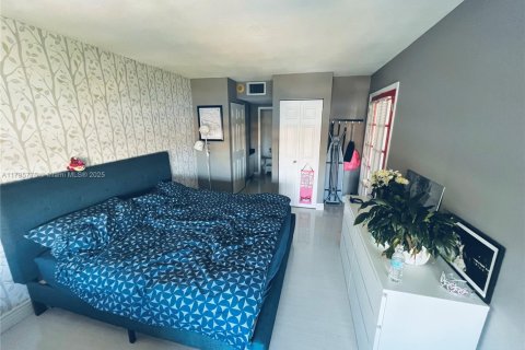 Copropriété à vendre à Hallandale Beach, Floride: 1 chambre, 76.92 m2 № 1862826 - photo 15