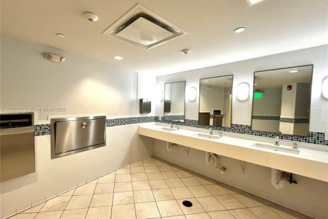 Copropriété à vendre à Hallandale Beach, Floride: 1 chambre, 76.92 m2 № 1862826 - photo 20
