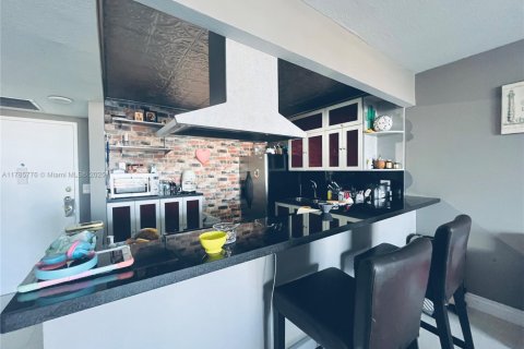 Copropriété à vendre à Hallandale Beach, Floride: 1 chambre, 76.92 m2 № 1862826 - photo 7