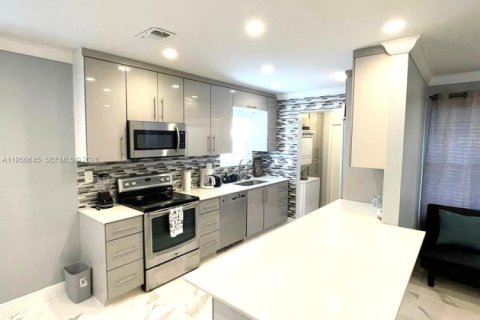 Casa en alquiler en Hallandale Beach, Florida, 3 dormitorios, 119.75 m2 № 2010569 - foto 5