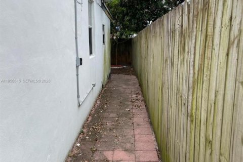 Casa en alquiler en Hallandale Beach, Florida, 3 dormitorios, 119.75 m2 № 2010569 - foto 17