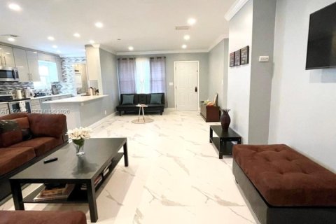 Casa en alquiler en Hallandale Beach, Florida, 3 dormitorios, 119.75 m2 № 2010569 - foto 4