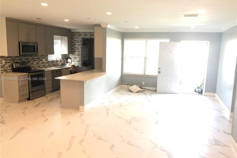 Casa en alquiler en Hallandale Beach, Florida, 3 dormitorios, 119.75 m2 № 2010569 - foto 24
