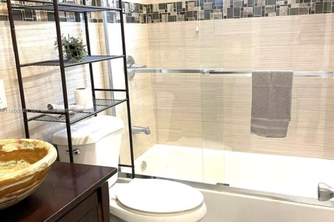 Casa en alquiler en Hallandale Beach, Florida, 3 dormitorios, 119.75 m2 № 2010569 - foto 21