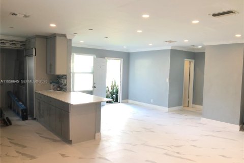 Casa en alquiler en Hallandale Beach, Florida, 3 dormitorios, 119.75 m2 № 2010569 - foto 23