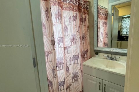 Casa en alquiler en Hallandale Beach, Florida, 3 dormitorios, 119.75 m2 № 2010569 - foto 14