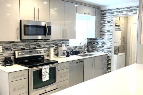 Casa en alquiler en Hallandale Beach, Florida, 3 dormitorios, 119.75 m2 № 2010569 - foto 9