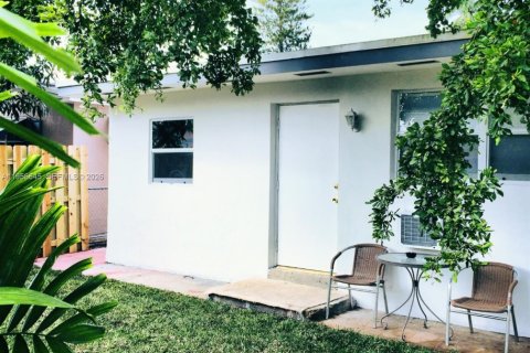 Casa en alquiler en Hallandale Beach, Florida, 3 dormitorios, 119.75 m2 № 2010569 - foto 2
