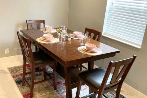 Casa en alquiler en Hallandale Beach, Florida, 3 dormitorios, 119.75 m2 № 2010569 - foto 6