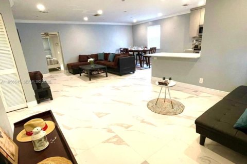 Casa en alquiler en Hallandale Beach, Florida, 3 dormitorios, 119.75 m2 № 2010569 - foto 19