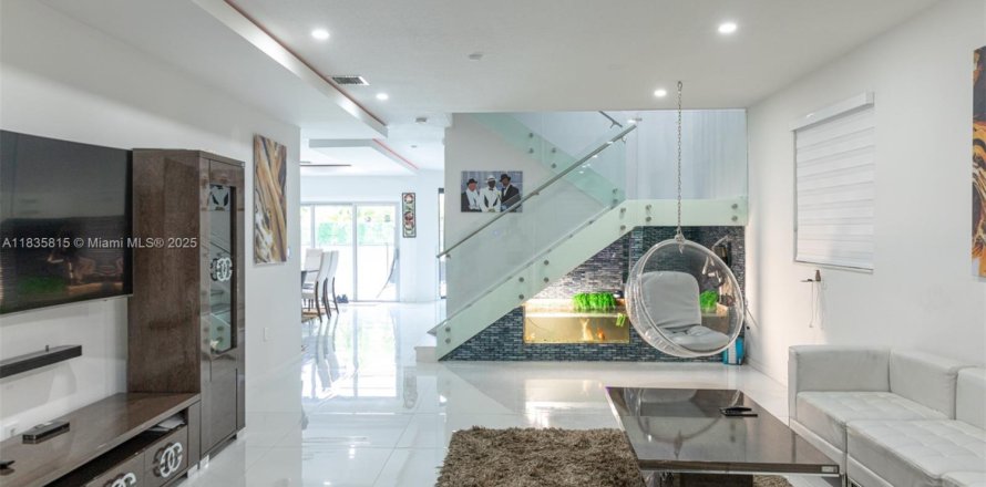 Casa en Homestead, Florida 5 dormitorios, 310.29 m2 № 1958580