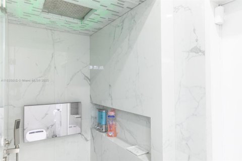 Casa en alquiler en Homestead, Florida, 5 dormitorios, 310.29 m2 № 1958580 - foto 12