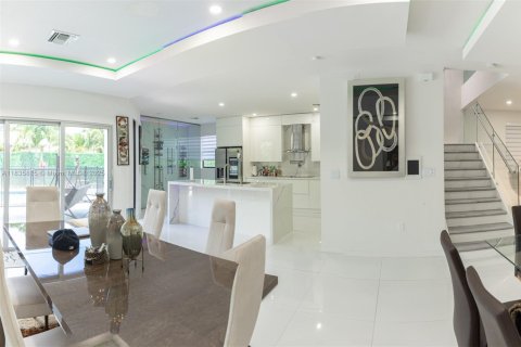 Casa en alquiler en Homestead, Florida, 5 dormitorios, 310.29 m2 № 1958580 - foto 9