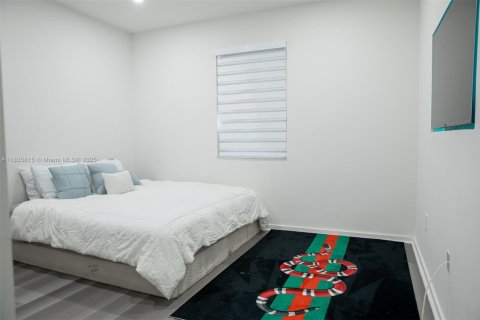 Casa en alquiler en Homestead, Florida, 5 dormitorios, 310.29 m2 № 1958580 - foto 21