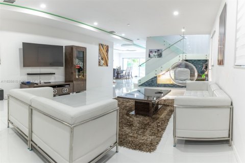 Casa en alquiler en Homestead, Florida, 5 dormitorios, 310.29 m2 № 1958580 - foto 2