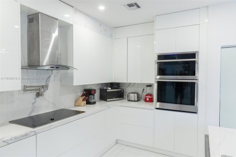 Casa en alquiler en Homestead, Florida, 5 dormitorios, 310.29 m2 № 1958580 - foto 8