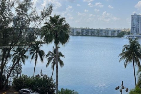 Condominio en venta en Aventura, Florida, 1 dormitorio, 85.28 m2 № 1939554 - foto 19