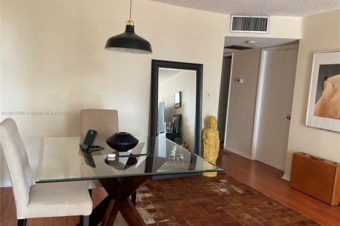 Condominio en venta en Aventura, Florida, 1 dormitorio, 85.28 m2 № 1939554 - foto 10