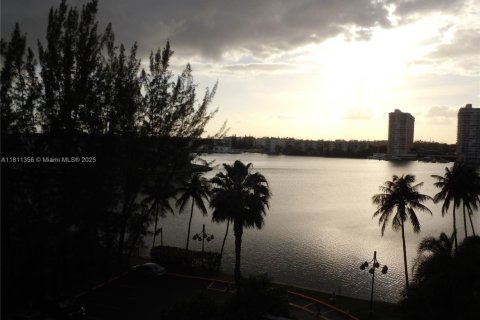 Condominio en venta en Aventura, Florida, 1 dormitorio, 85.28 m2 № 1939554 - foto 12