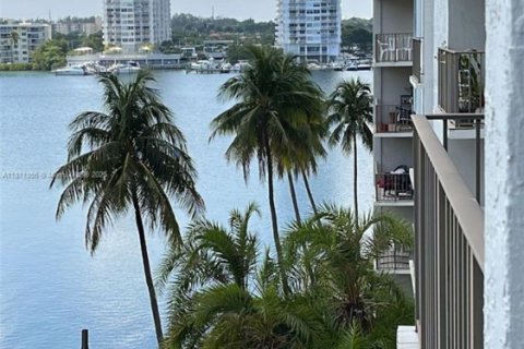 Condominio en venta en Aventura, Florida, 1 dormitorio, 85.28 m2 № 1939554 - foto 18