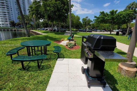 Condominio en venta en Aventura, Florida, 1 dormitorio, 85.28 m2 № 1939554 - foto 4