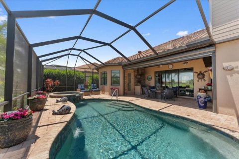 House in LAKEWOOD NATIONAL in Lakewood Ranch, Florida 4 bedrooms, 285.95 sq.m. № 2152182 - photo 6