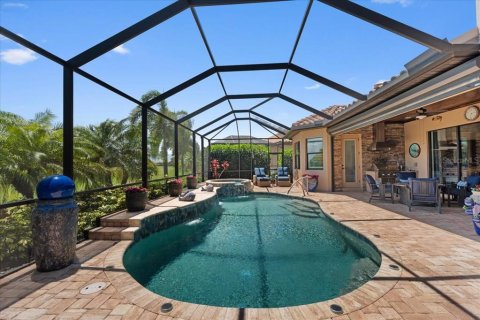 House in LAKEWOOD NATIONAL in Lakewood Ranch, Florida 4 bedrooms, 285.95 sq.m. № 2152182 - photo 16