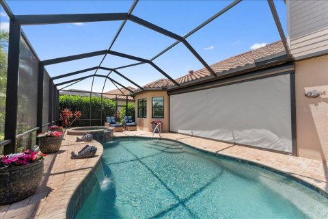 House in LAKEWOOD NATIONAL in Lakewood Ranch, Florida 4 bedrooms, 285.95 sq.m. № 2152182 - photo 7