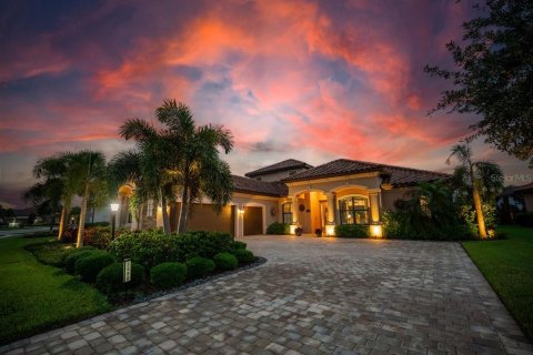 House in LAKEWOOD NATIONAL in Lakewood Ranch, Florida 4 bedrooms, 285.95 sq.m. № 2152182 - photo 3