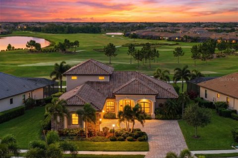 House in LAKEWOOD NATIONAL in Lakewood Ranch, Florida 4 bedrooms, 285.95 sq.m. № 2152182
