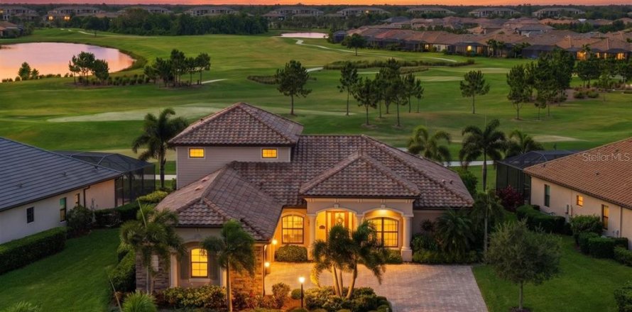 House in LAKEWOOD NATIONAL in Lakewood Ranch, Florida 4 bedrooms, 285.95 sq.m. № 2152182
