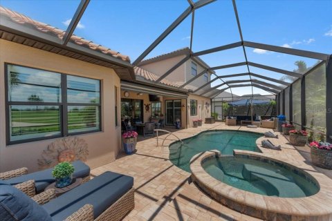 House in LAKEWOOD NATIONAL in Lakewood Ranch, Florida 4 bedrooms, 285.95 sq.m. № 2152182 - photo 9