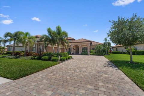 House in LAKEWOOD NATIONAL in Lakewood Ranch, Florida 4 bedrooms, 285.95 sq.m. № 2152182 - photo 4