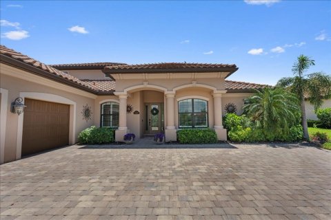 House in LAKEWOOD NATIONAL in Lakewood Ranch, Florida 4 bedrooms, 285.95 sq.m. № 2152182 - photo 5