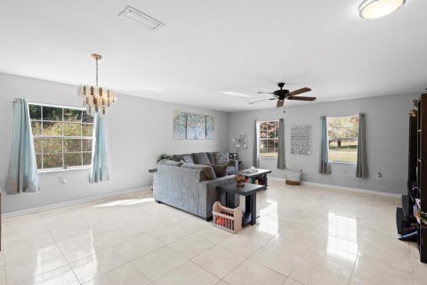 House in Port St. Lucie, Florida 3 bedrooms, 175.59 sq.m. № 2247041 - photo 16